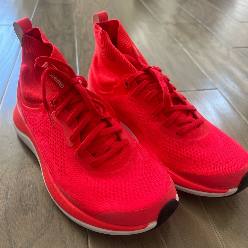 Lululemon Chargefeel Mid - women’s - size 8 - FLARE